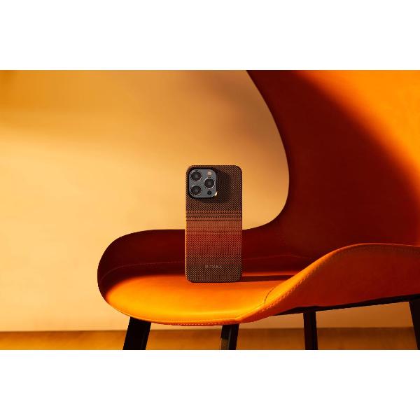 pitaka-dlya-iphone-15-pro-sunset-6