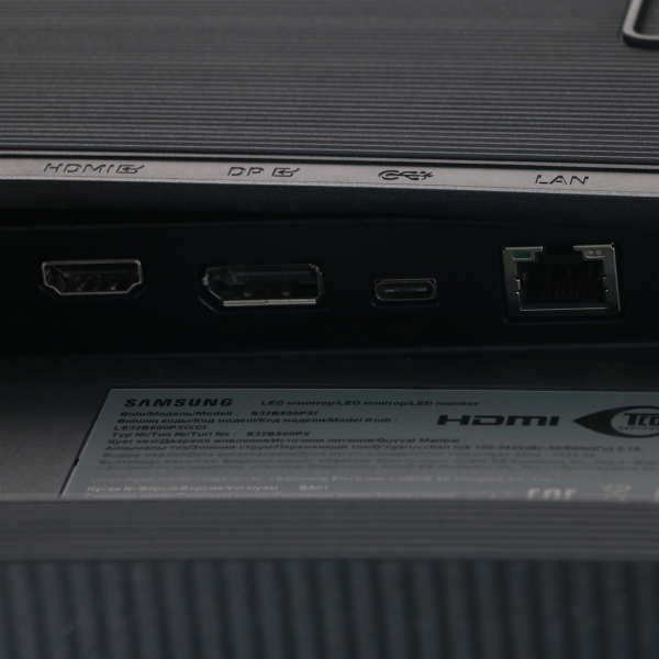 monitor-samsung-viewfinity-s8-32inch-ips-3840-2160-60hz-chernyy-s32b800pxi-6