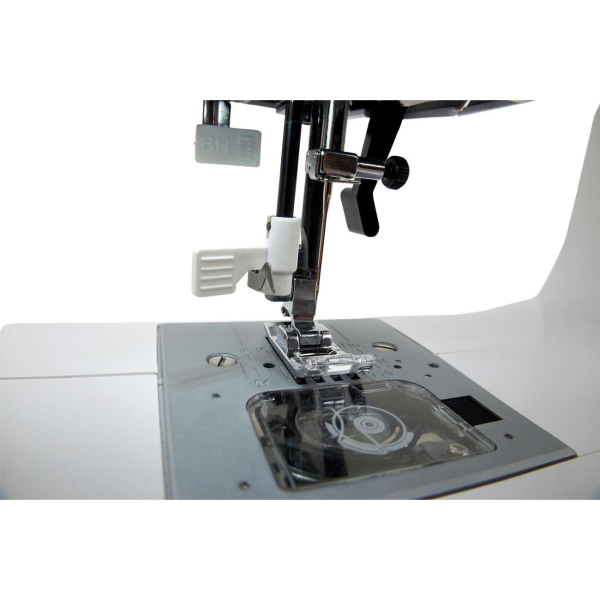 sewing-machine-leader-vs-777e-3