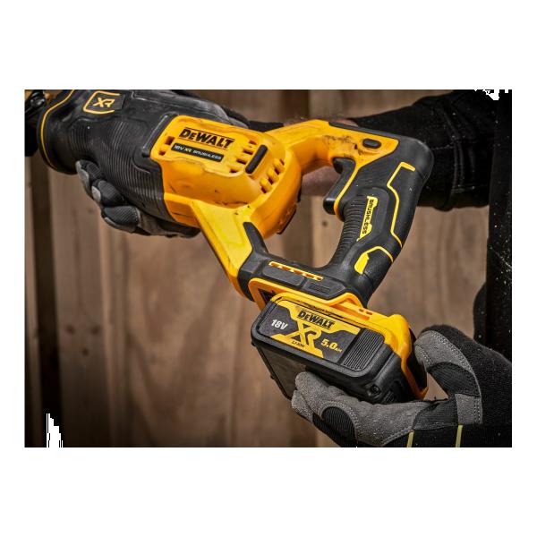 saber-saw-dewalt-dcs382n-xj-4