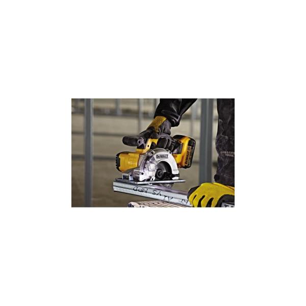 accumulator-circular-saw-dewalt-dcs373nt-18v-140mm-3700rpm-without-akb-and-charger-dcs373nt-xj-5