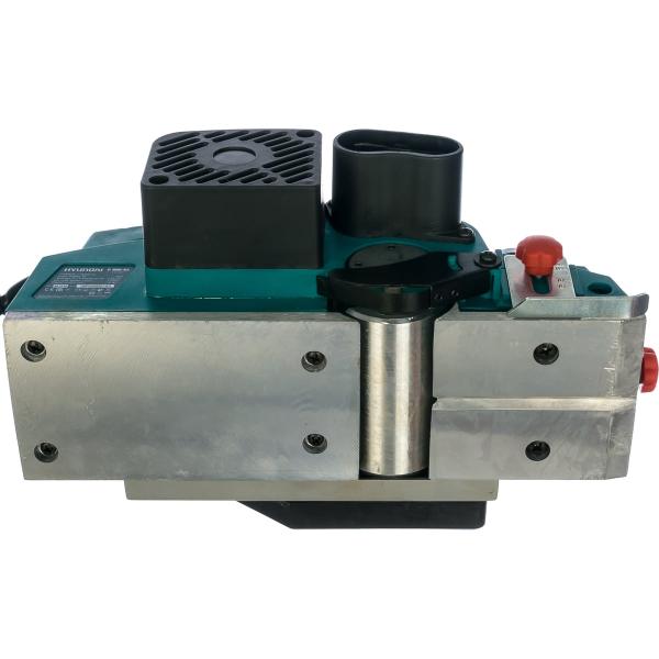 plane-hyundai-expert-p-900-82-3