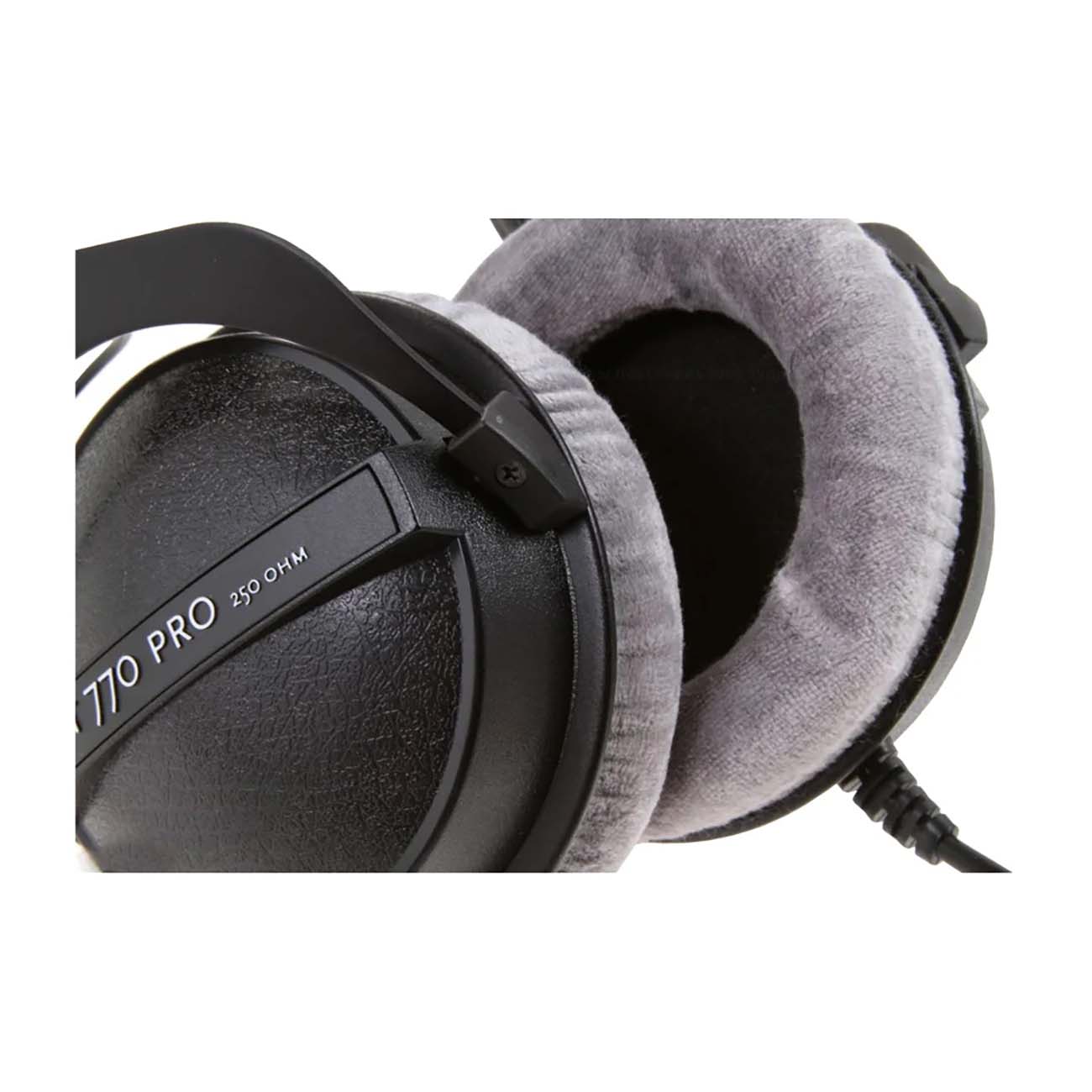 overhead-headphones-beyerdynamic-dt-770-pro-250-ohms-5