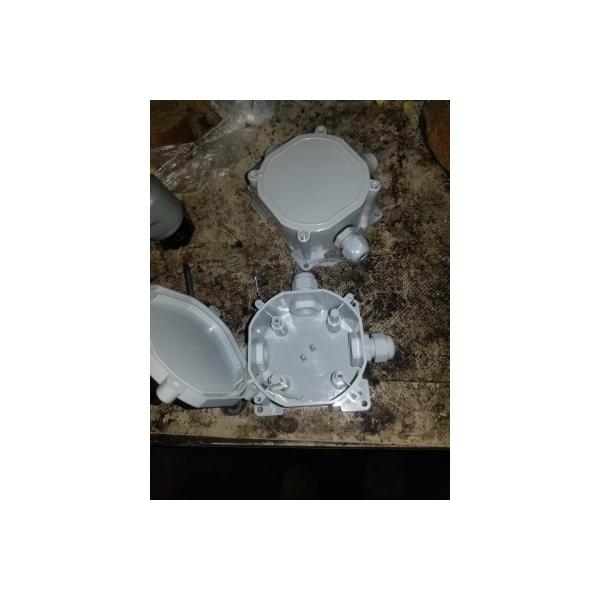 bylectrica-s-klemmnymi-kolodkami-pri-otkrytoj-razvodke-3-vvoda-ip67-diametr-75-7-vysota-44-5-mm-km-248-6