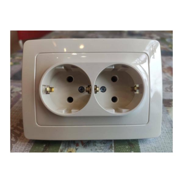 schneider-electric-skrytoj-provodki-blanca-16a-ip20-250v-s-zazemleniem-bez-zaschitnyh-shtorok-bezhevyj-blnrs001027-4