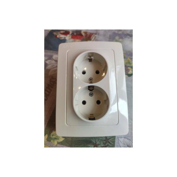 schneider-electric-skrytoj-provodki-blanca-16a-ip20-250v-s-zazemleniem-bez-zaschitnyh-shtorok-bezhevyj-blnrs001027-5