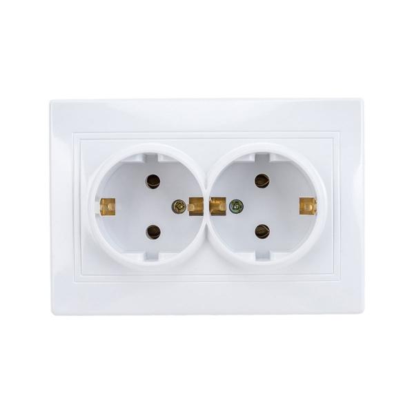 intro-plano-s-zazemleniem-2x2p-e-schuko-16a-250v-ip20-su-belyj-b0053915