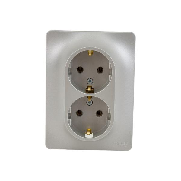 schneider-electric-skrytoj-provodki-glossa-16a-ip20-250v-s-zazemleniem-v-sbore-platina-gsl001224