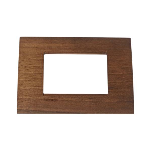 legrand-livinglight-3-modulya-tsvet-evropejskij-oreh-lna4803lnc